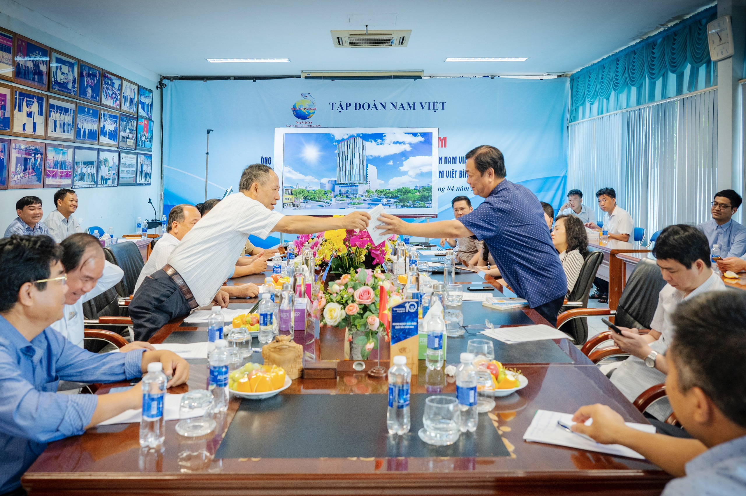 BỘ TRƯỞNG BỘ NÔNG NGHIỆP VÀ PHÁT TRIỂN NÔNG THÔN LÊ MINH HOAN THĂM TẬP ĐOÀN NAM VIỆT - 144